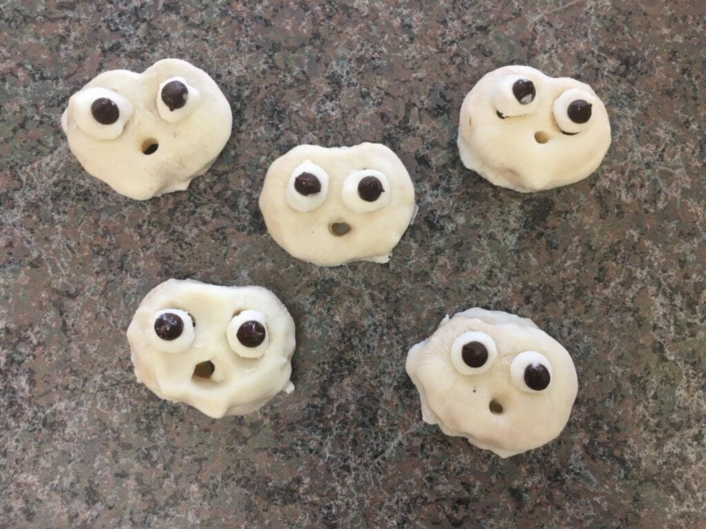Spooky Skeleton Pretzels - ottawacancer.ca
